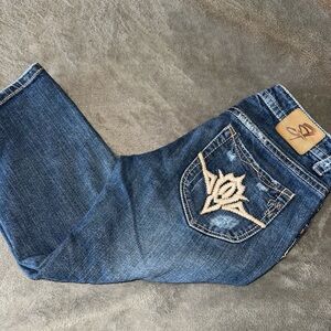 Seven7 women’s size 4 (27 inch waist) low rise boot cut capris